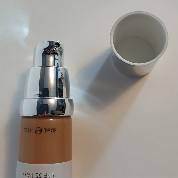 NWOB Nu Color Bioadaptive BB+ Skin Loving Foundation - Shell Beige - Picture 7 of 7